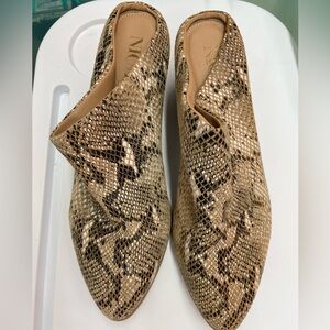 Nic and Zoe Snakeskin Heeled Mules Size 6